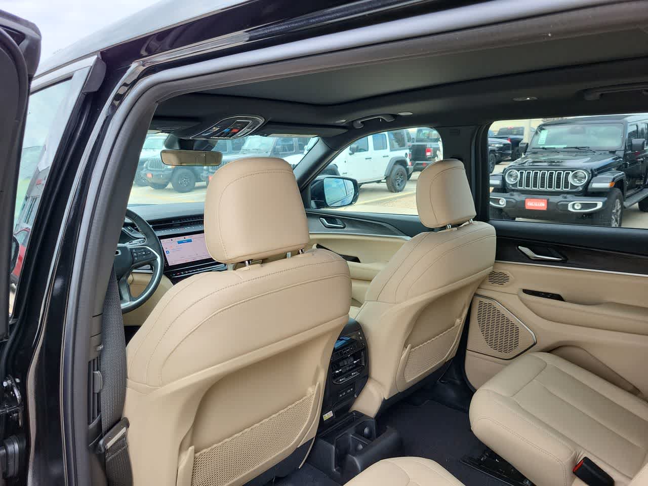 Thumbnail: 2026 Jeep Grand Cherokee - 20