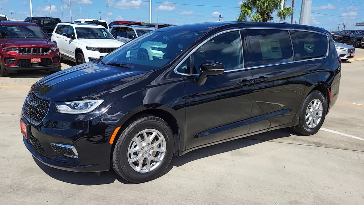 Thumbnail: 2026 Chrysler Pacifica - 4