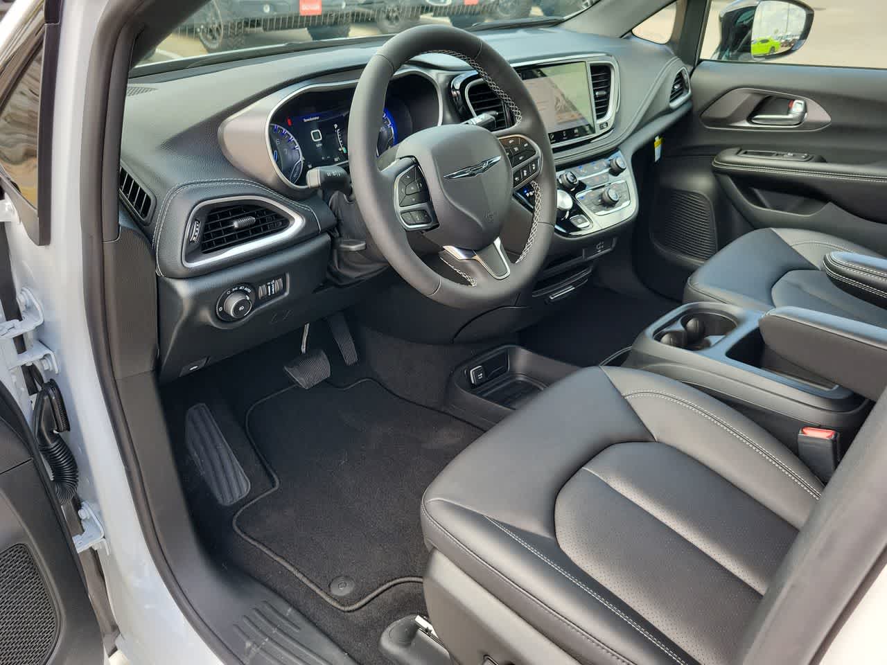 Thumbnail: 2026 Chrysler Pacifica - 10