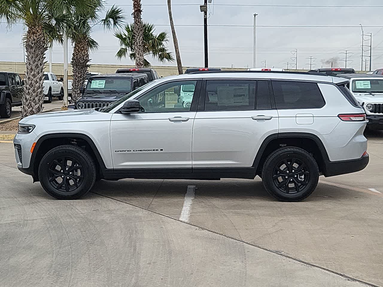 Thumbnail: 2026 Jeep Grand Cherokee - 11