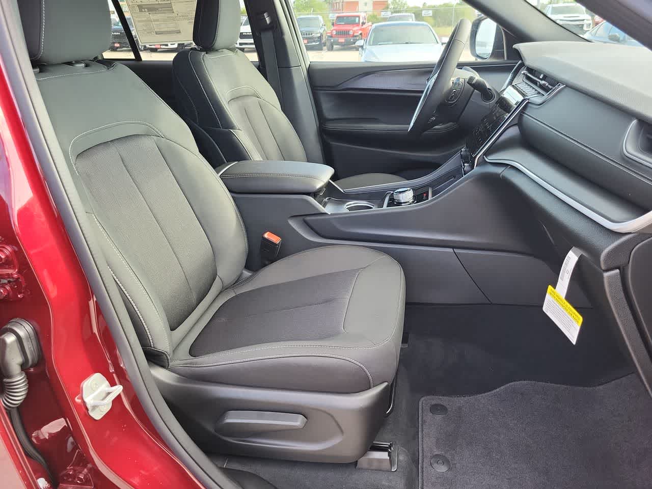 Thumbnail: 2025 Jeep Grand Cherokee - 22