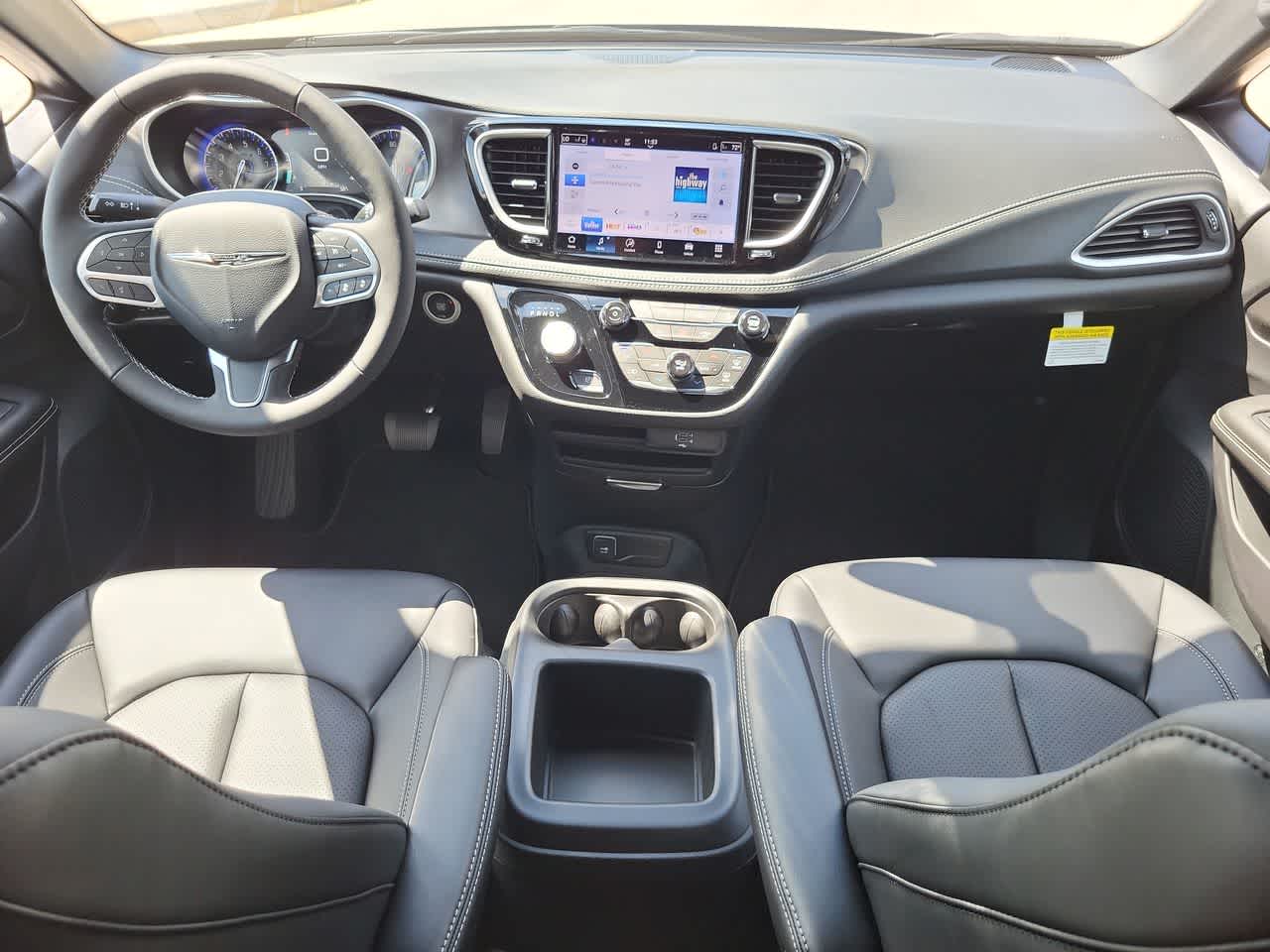 Thumbnail: 2026 Chrysler Pacifica - 18