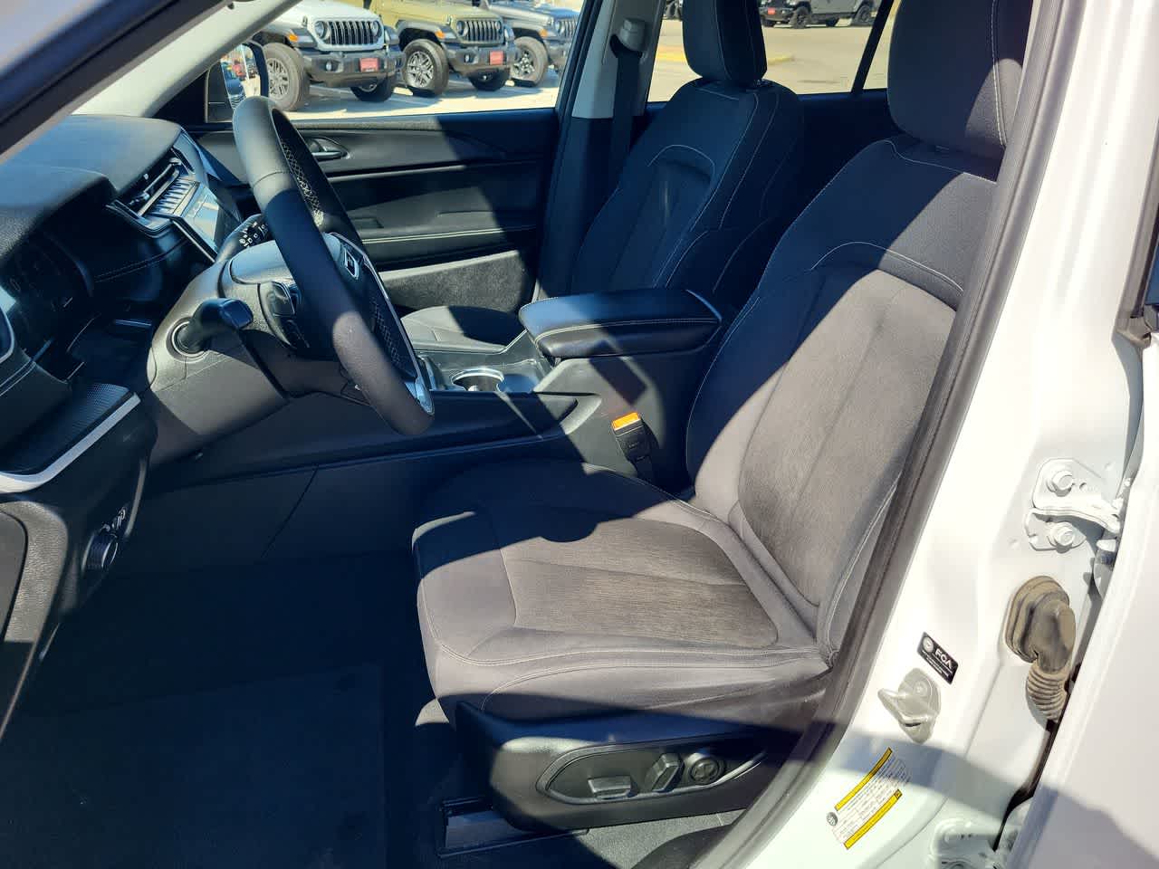 Thumbnail: 2023 Jeep Grand Cherokee - 19