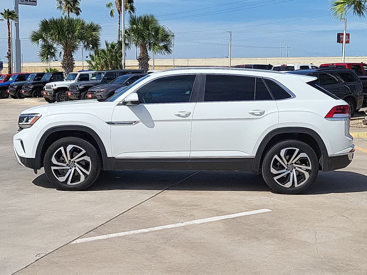 Thumbnail: 2022 Volkswagen Atlas - 11