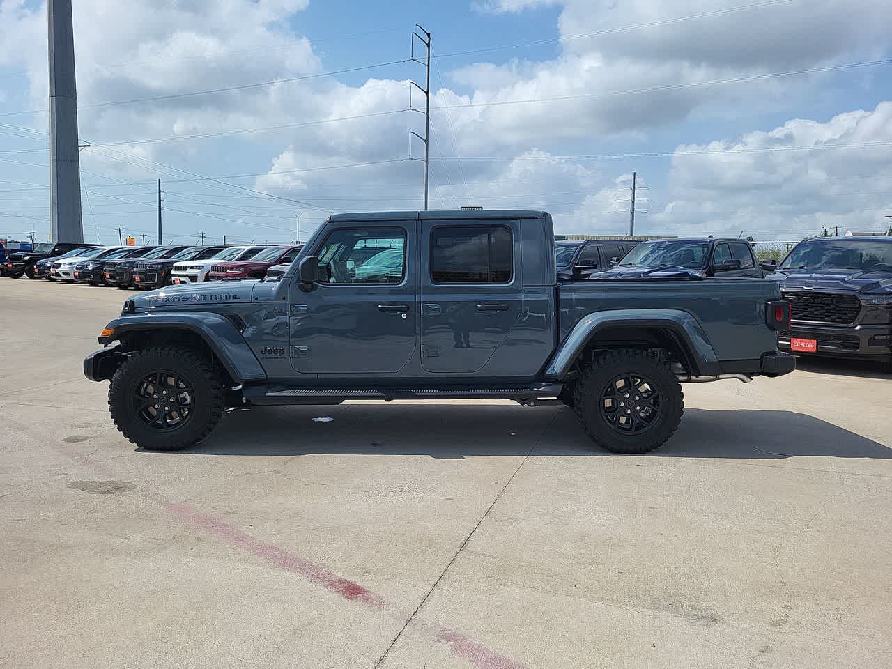 Thumbnail: 2026 Jeep Gladiator - 11