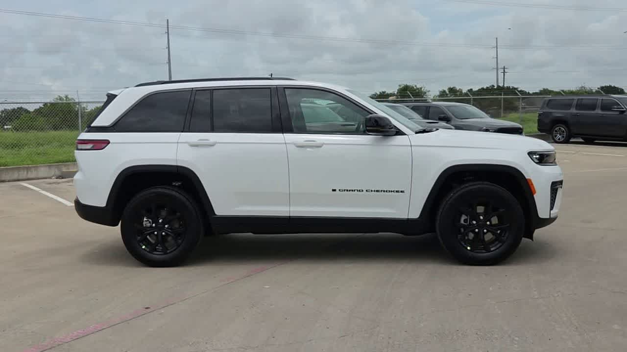 Thumbnail: 2026 Jeep Grand Cherokee - 9