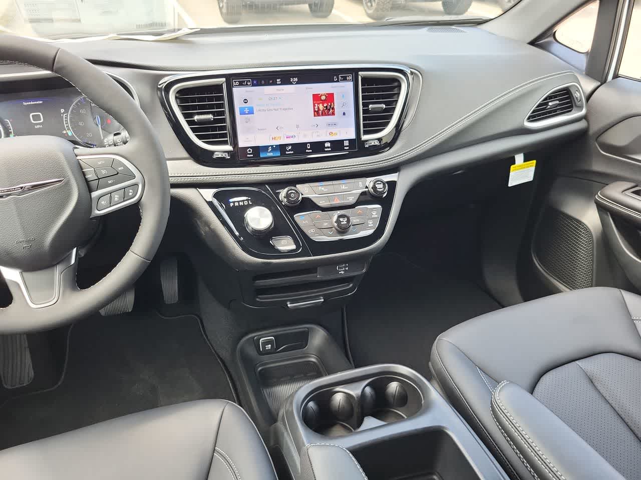 Thumbnail: 2026 Chrysler Pacifica - 24