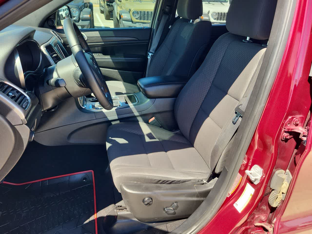 Thumbnail: 2019 Jeep Grand Cherokee - 19