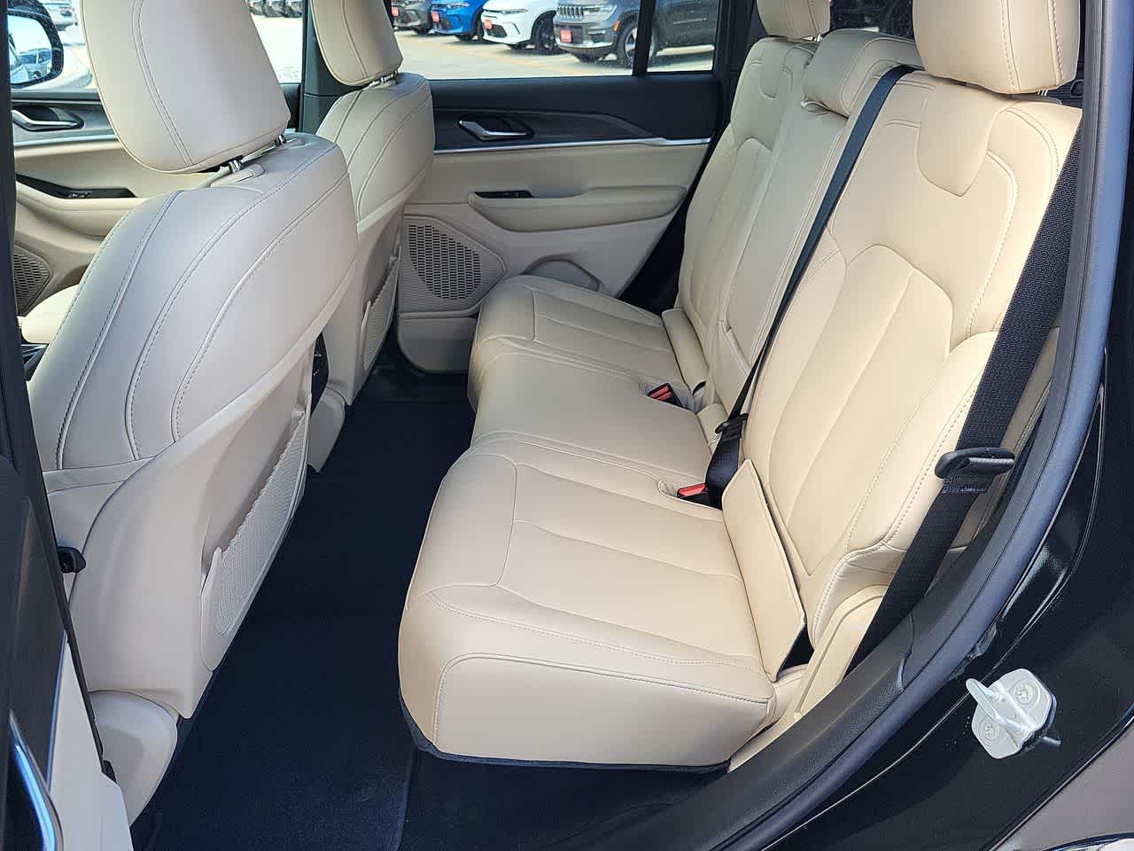 Thumbnail: 2025 Jeep Grand Cherokee - 21