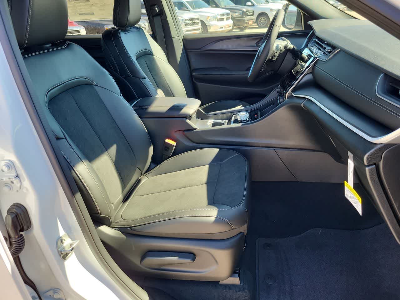 Thumbnail: 2025 Jeep Grand Cherokee - 22