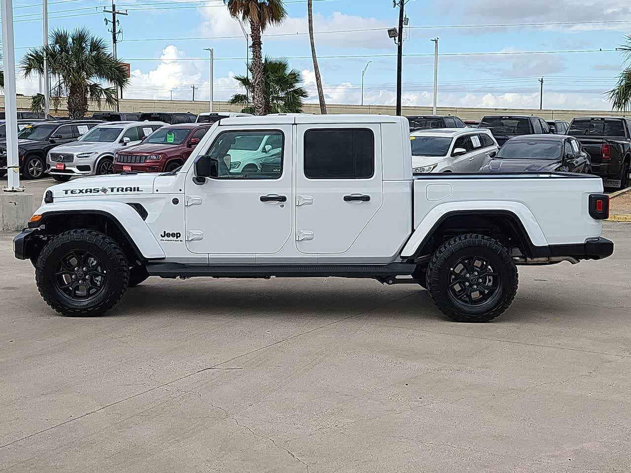 Thumbnail: 2025 Jeep Gladiator - 11