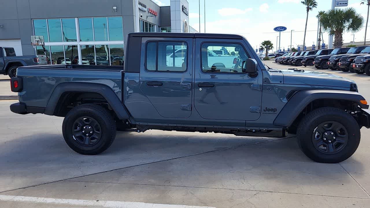 Thumbnail: 2026 Jeep Gladiator - 9