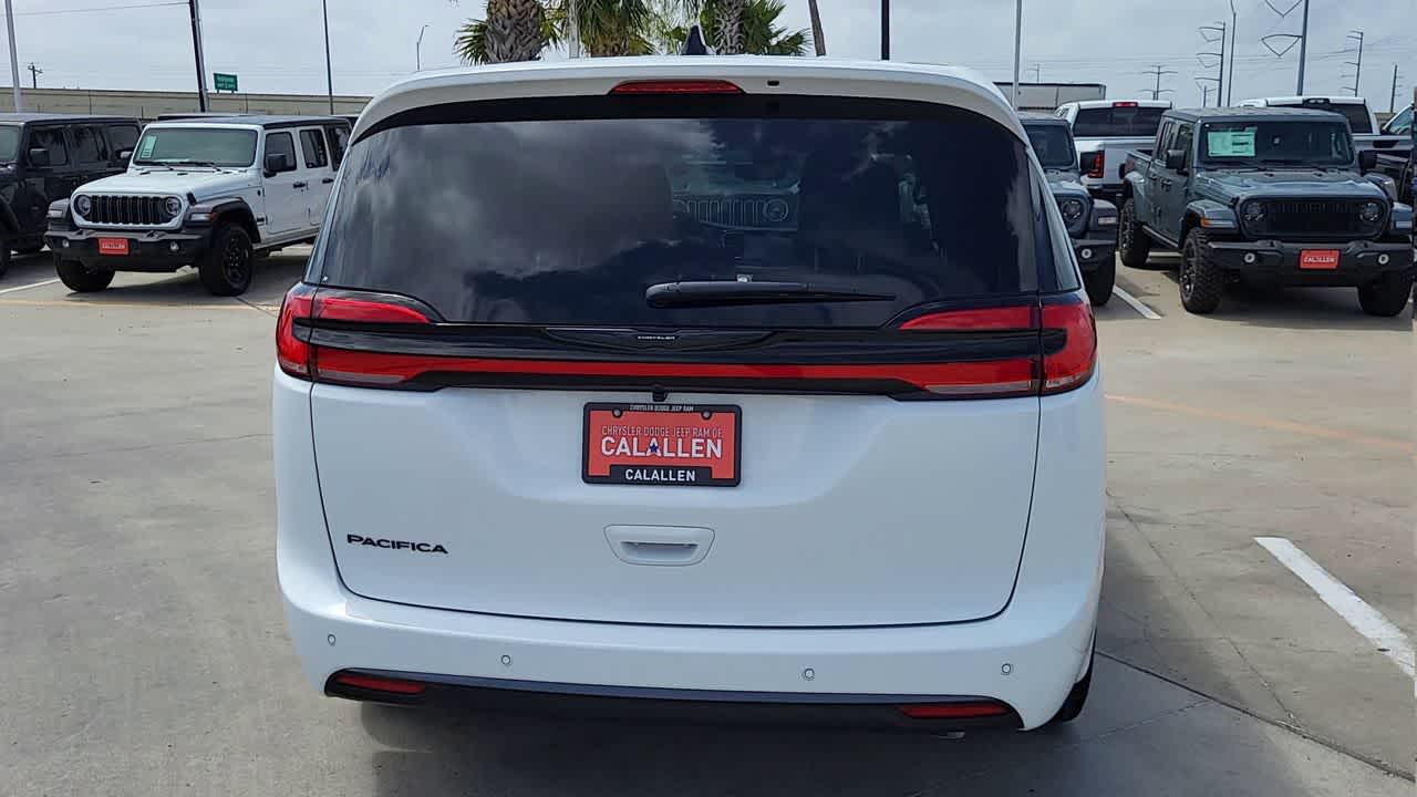 Thumbnail: 2026 Chrysler Pacifica - 7