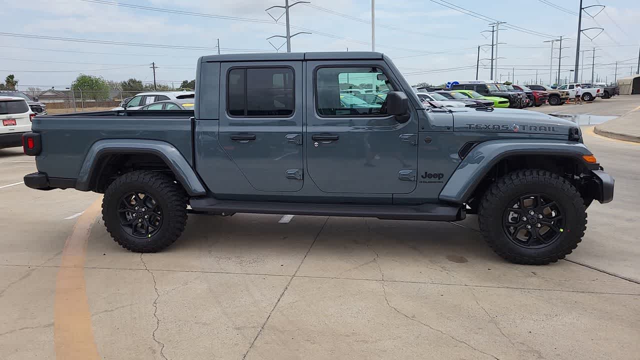 Thumbnail: 2026 Jeep Gladiator - 9