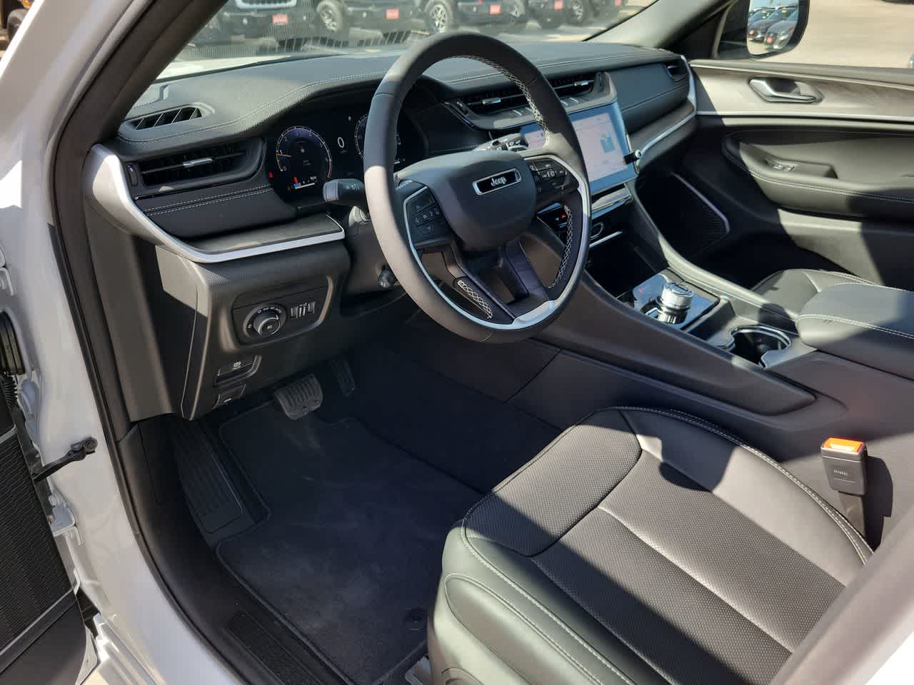 Thumbnail: 2026 Jeep Grand Cherokee - 10