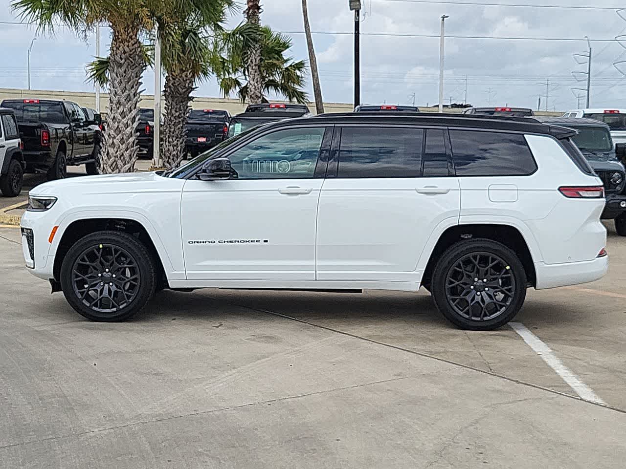 Thumbnail: 2026 Jeep Grand Cherokee - 11