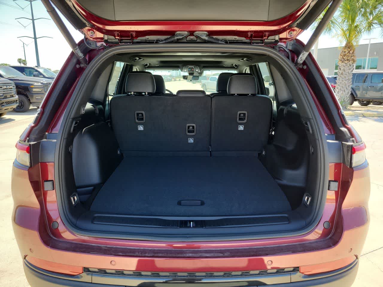 2025 Jeep Grand Cherokee Altitude 27