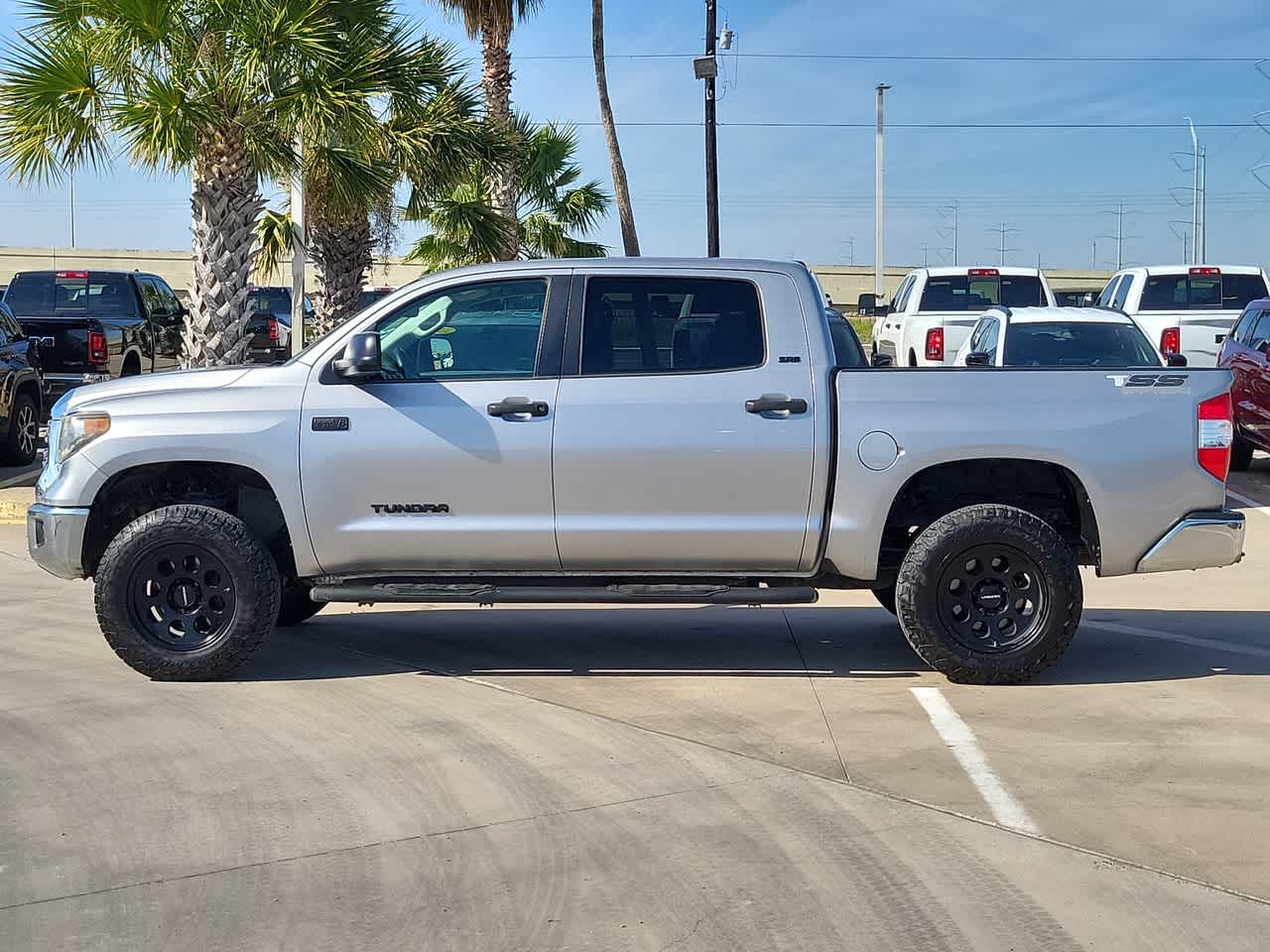 Thumbnail: 2018 Toyota Tundra - 11