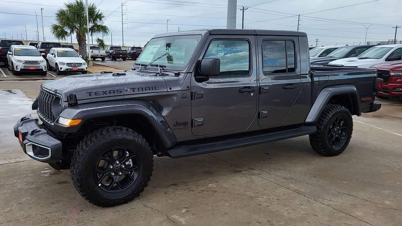 Thumbnail: 2025 Jeep Gladiator - 4