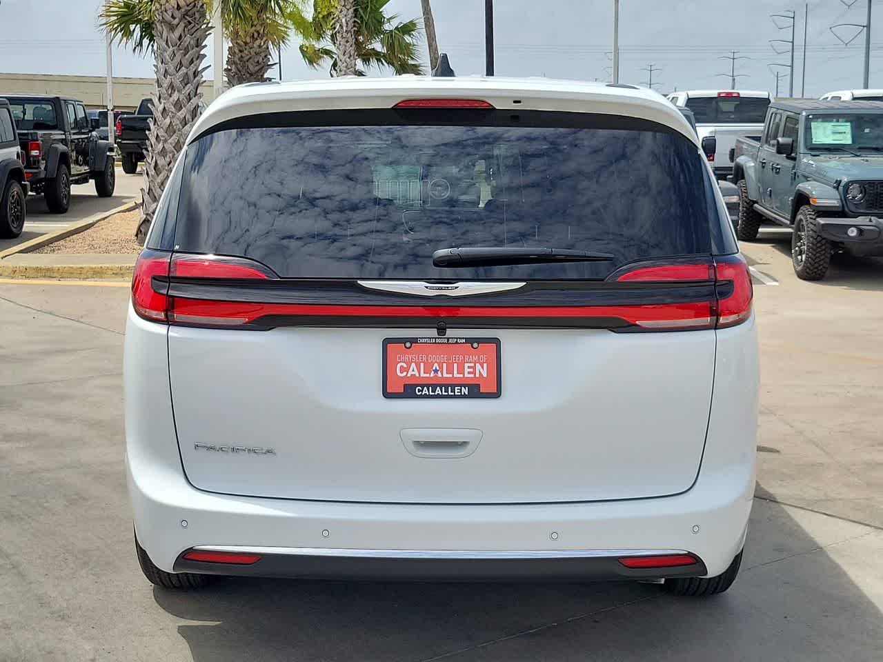 Thumbnail: 2026 Chrysler Pacifica - 13