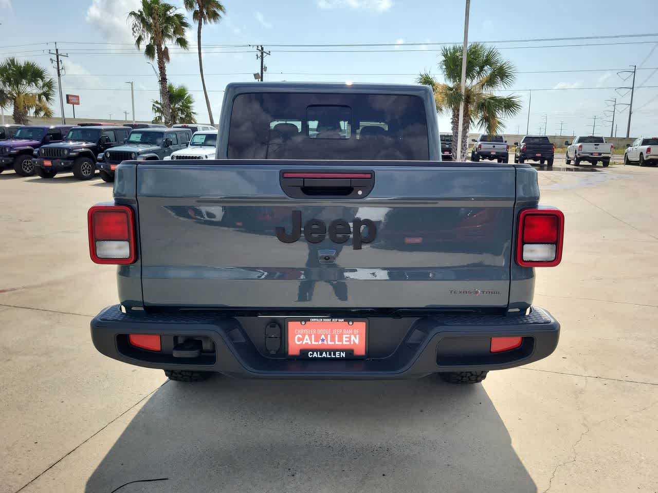 Thumbnail: 2026 Jeep Gladiator - 13