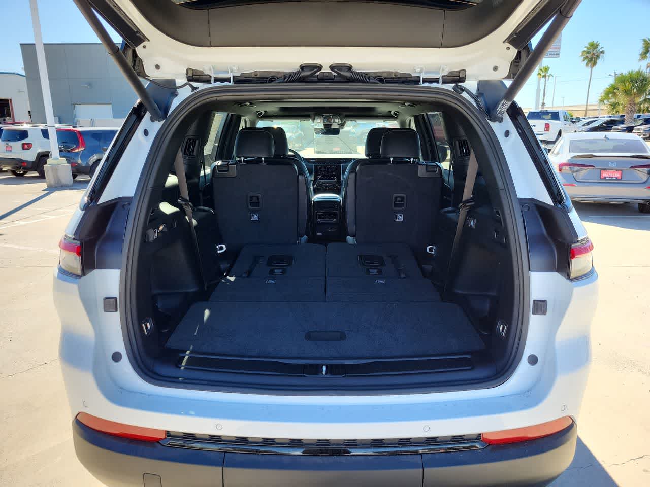 Thumbnail: 2025 Jeep Grand Cherokee - 27