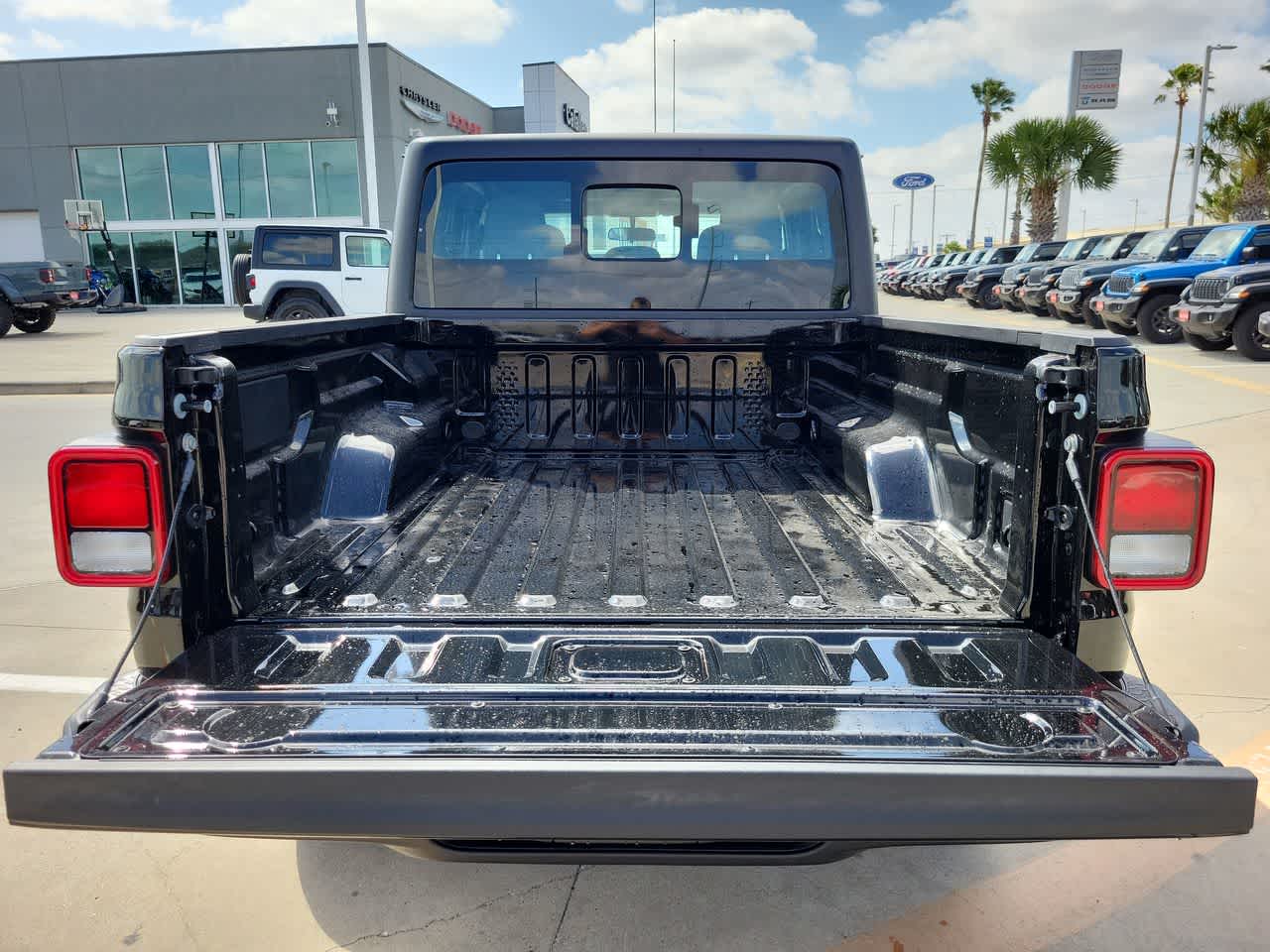 Thumbnail: 2026 Jeep Gladiator - 27