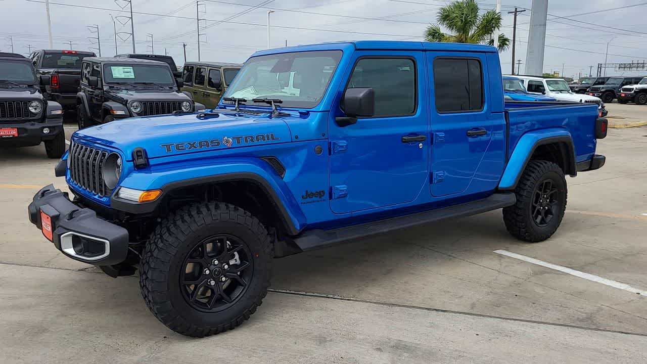 Thumbnail: 2026 Jeep Gladiator - 4