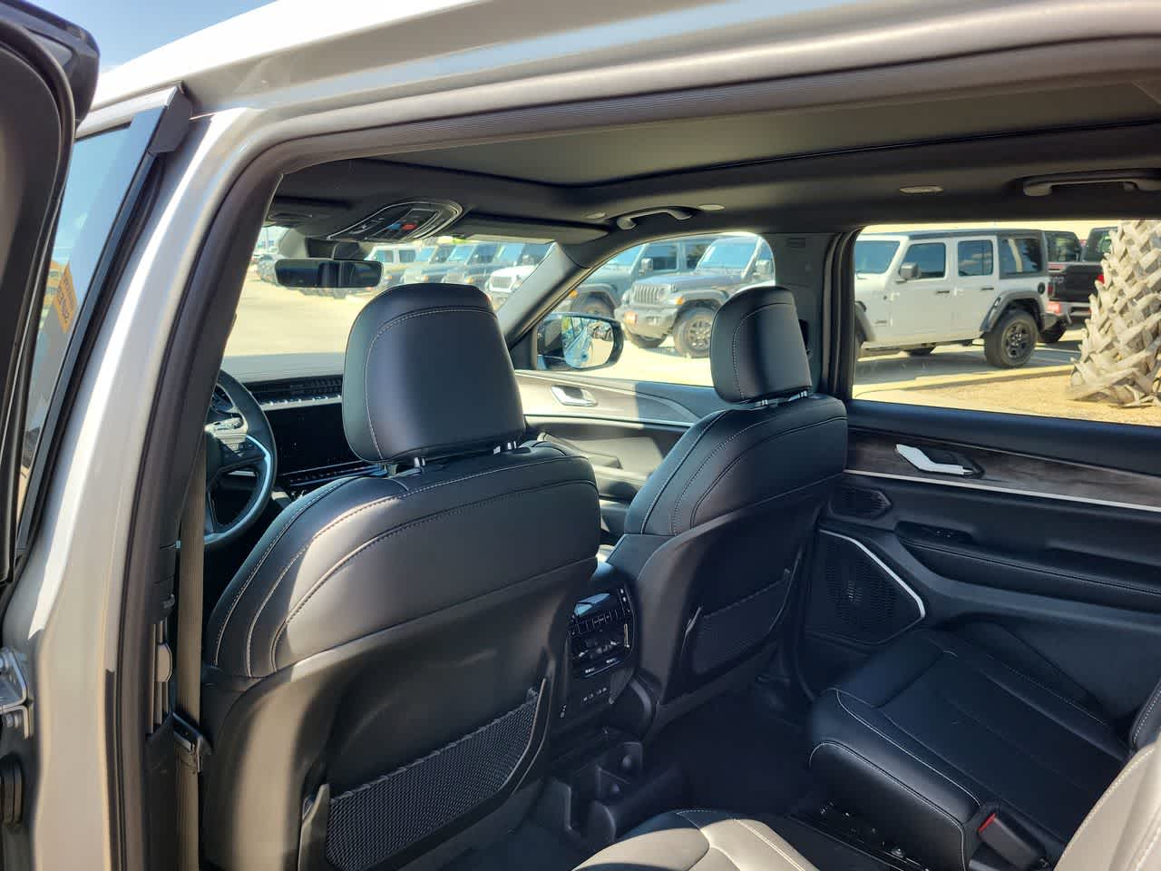 Thumbnail: 2026 Jeep Grand Cherokee - 20