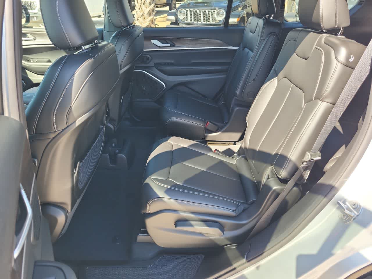 Thumbnail: 2026 Jeep Grand Cherokee - 21