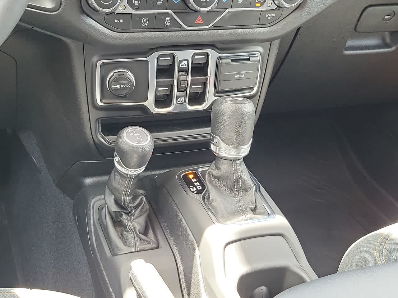 Thumbnail: 2025 Jeep Wrangler - 25