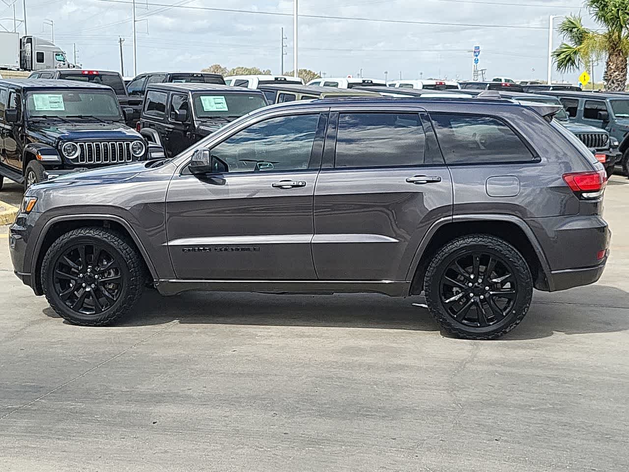 Thumbnail: 2021 Jeep Grand Cherokee - 10