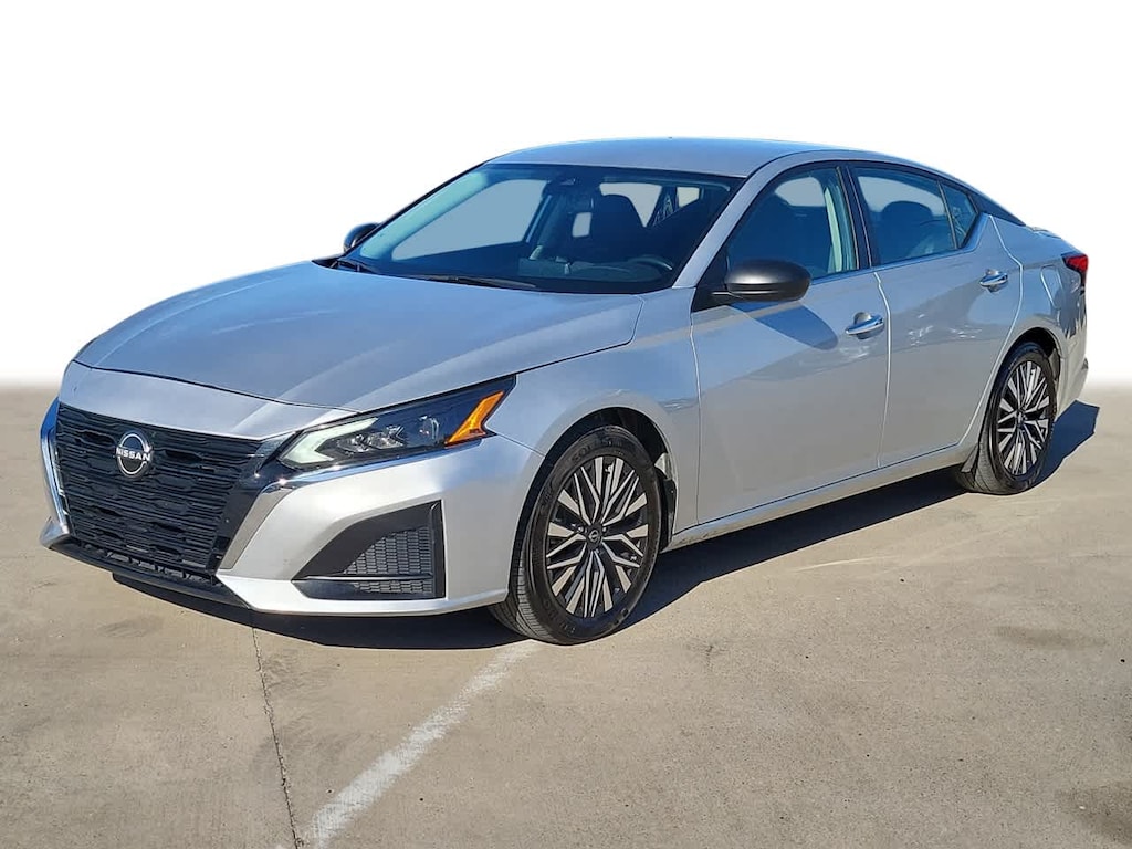 Used 2024 Nissan Altima 2.5 SV Sedan