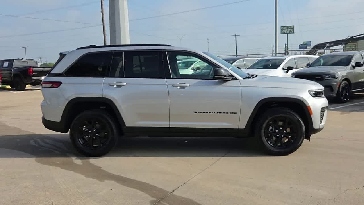 Thumbnail: 2026 Jeep Grand Cherokee - 9