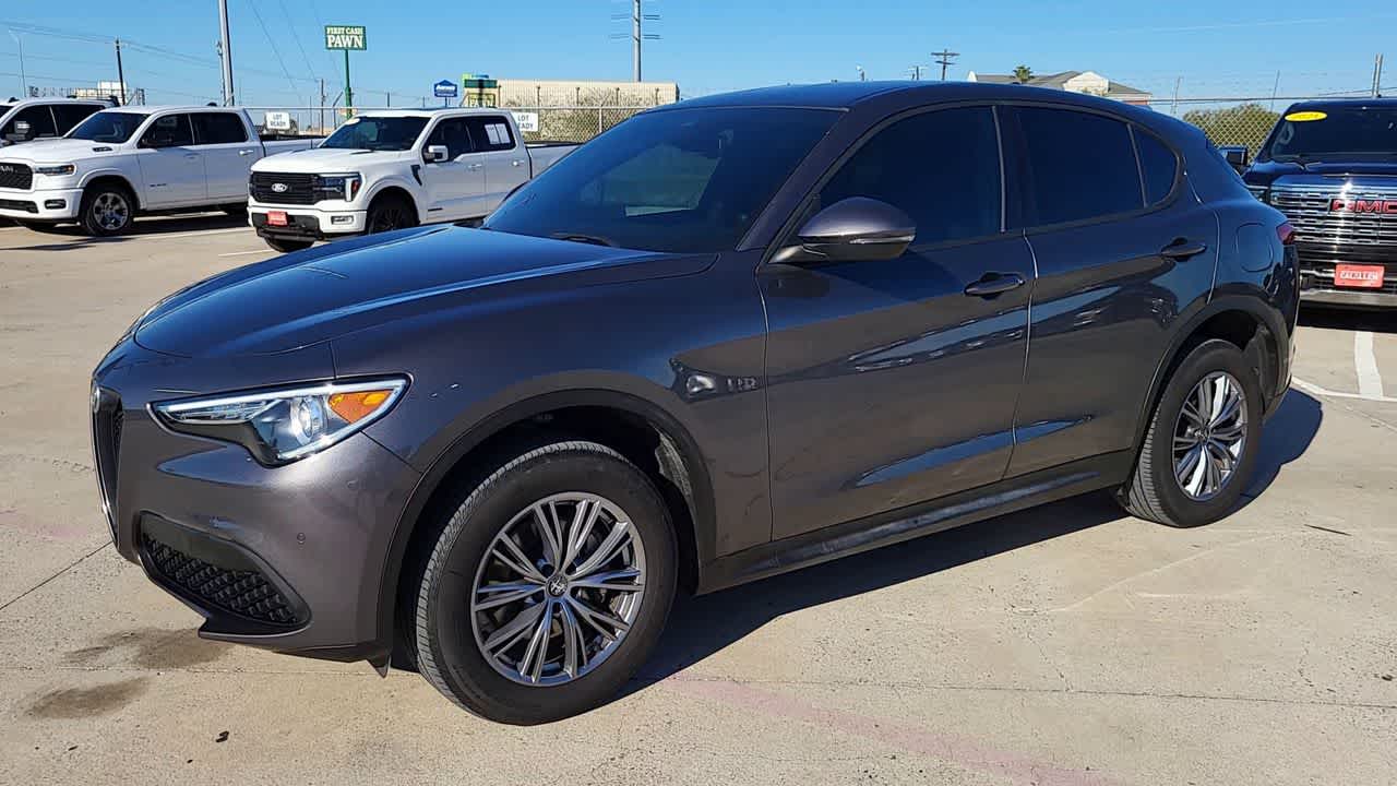 Thumbnail: 2023 Alfa Romeo Stelvio - 4