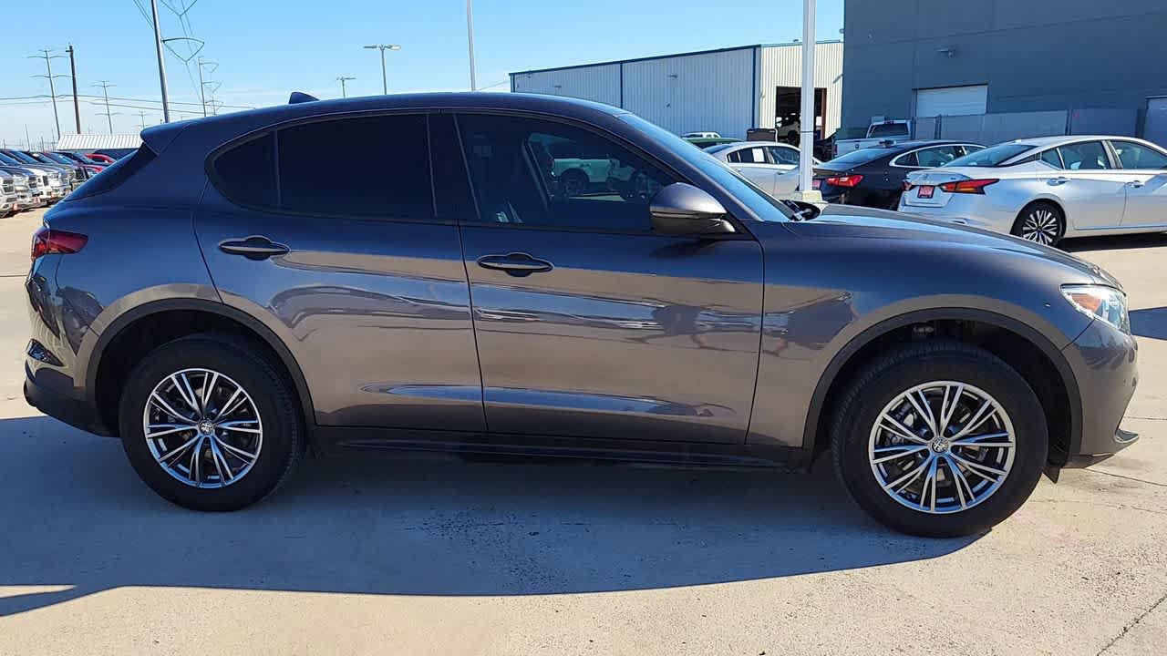 Thumbnail: 2023 Alfa Romeo Stelvio - 9
