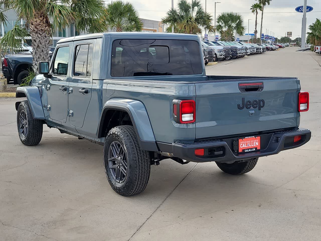 Thumbnail: 2026 Jeep Gladiator - 12