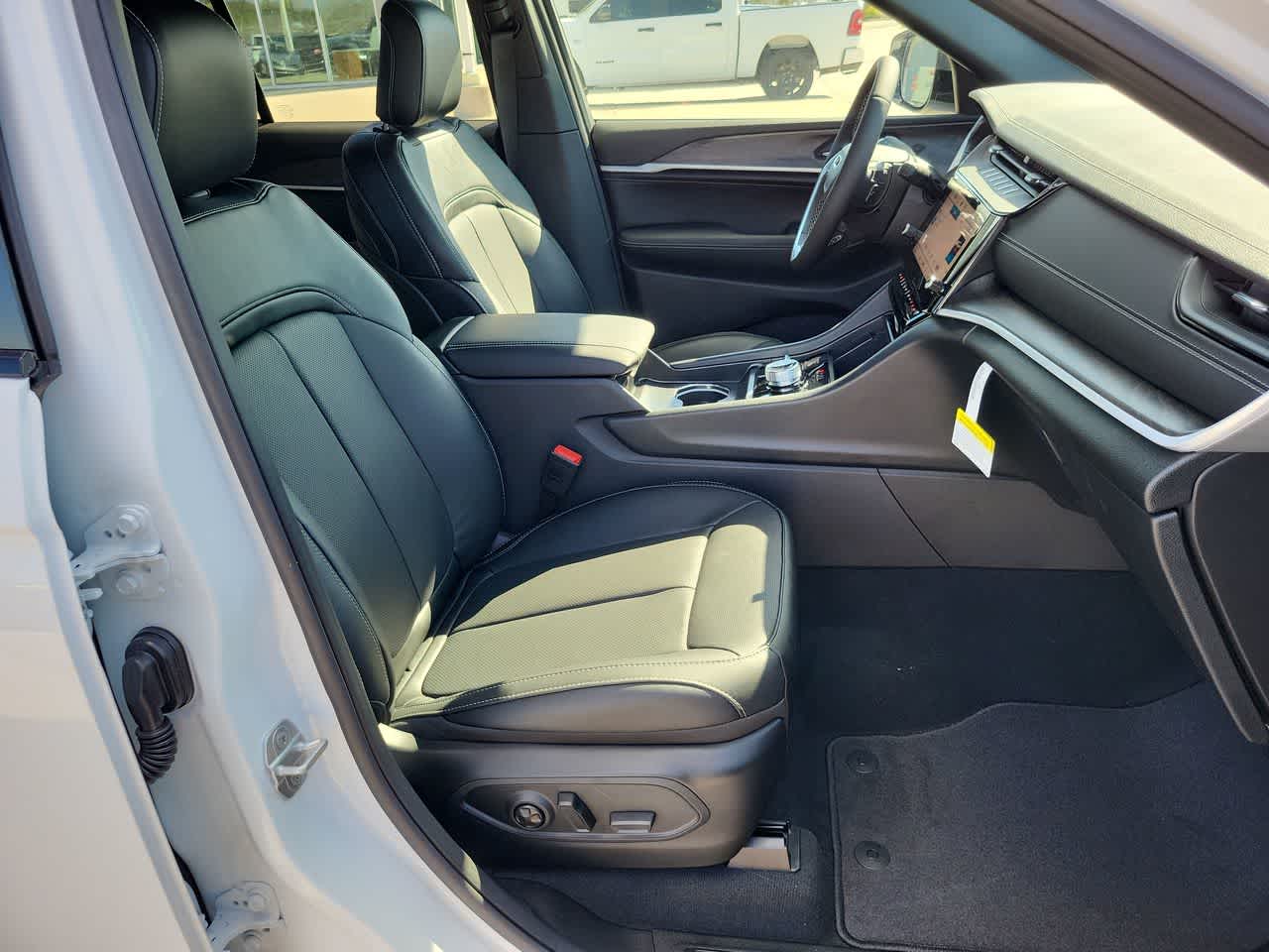 Thumbnail: 2026 Jeep Grand Cherokee - 22