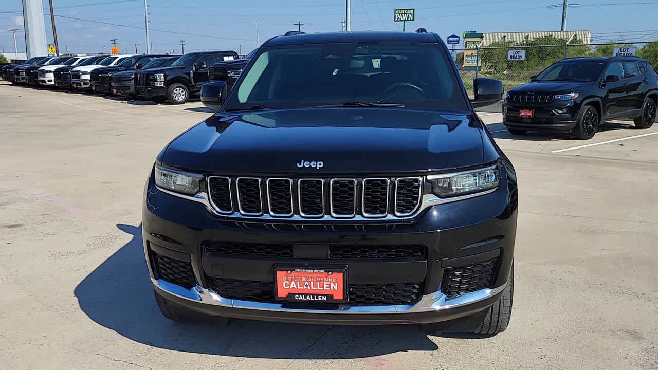 2023 Jeep Grand Cherokee Laredo photo 3