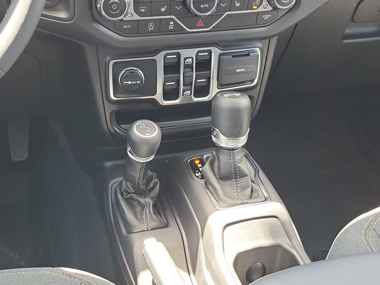 Thumbnail: 2025 Jeep Wrangler - 25