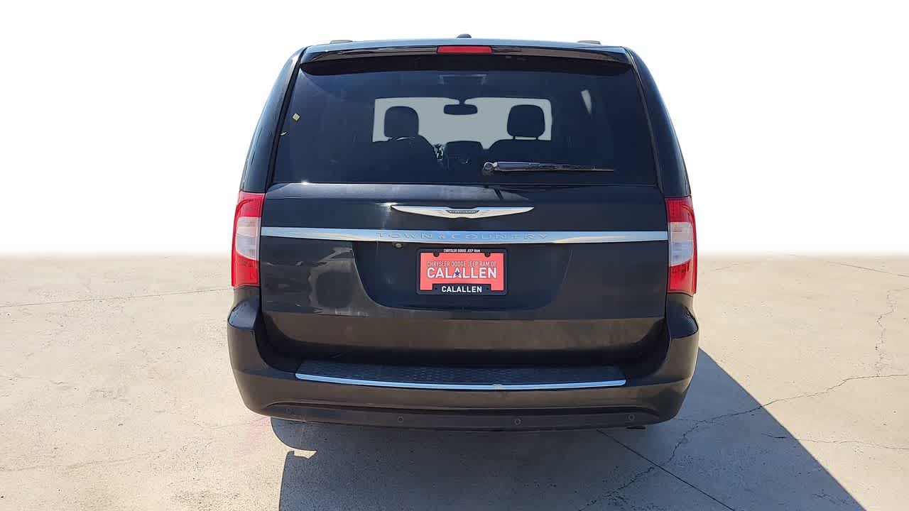 Thumbnail: 2014 Chrysler Town & Country - 7