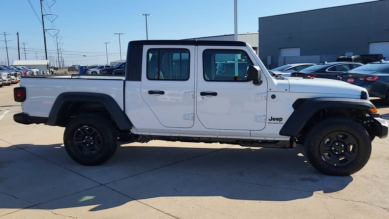Thumbnail: 2026 Jeep Gladiator - 9