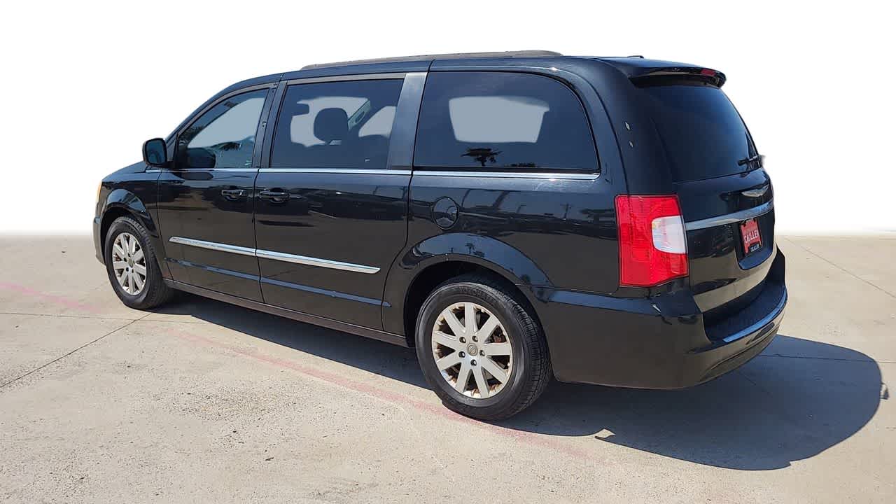 Thumbnail: 2014 Chrysler Town & Country - 6