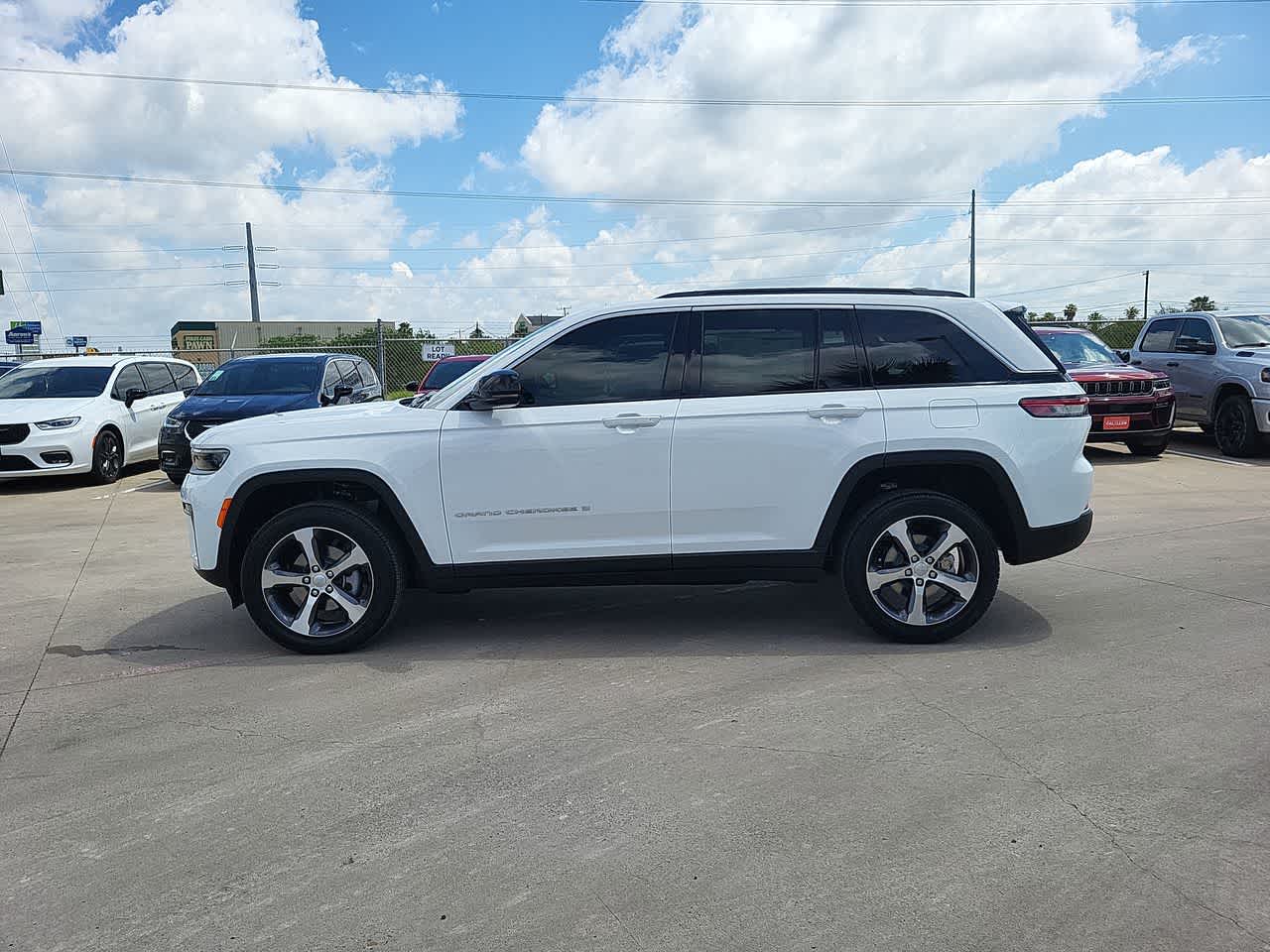 Thumbnail: 2026 Jeep Grand Cherokee - 11