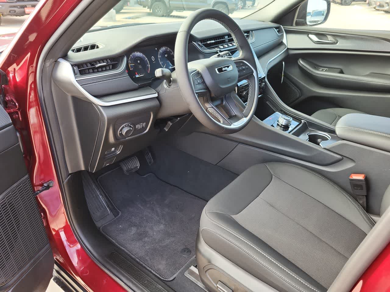 Thumbnail: 2025 Jeep Grand Cherokee - 10