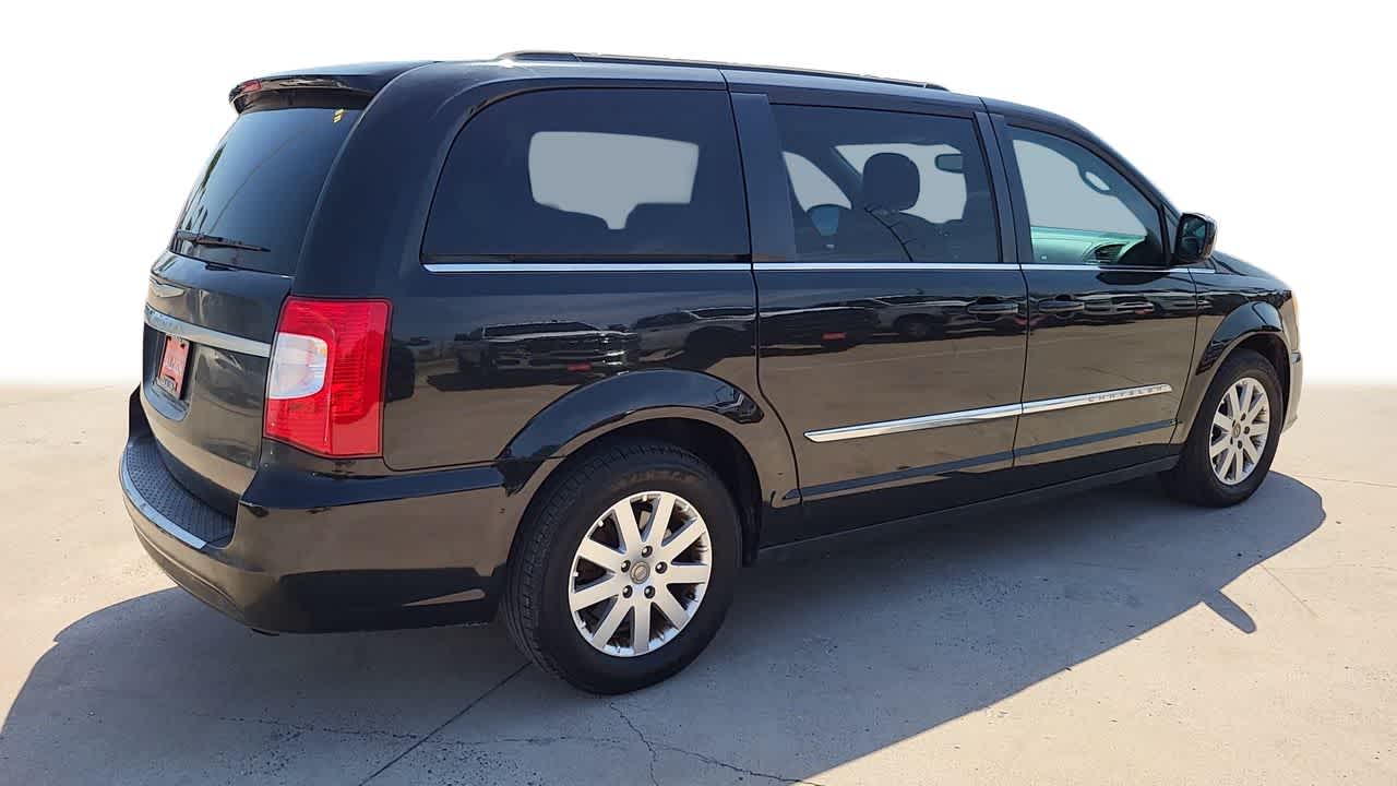 Thumbnail: 2014 Chrysler Town & Country - 8