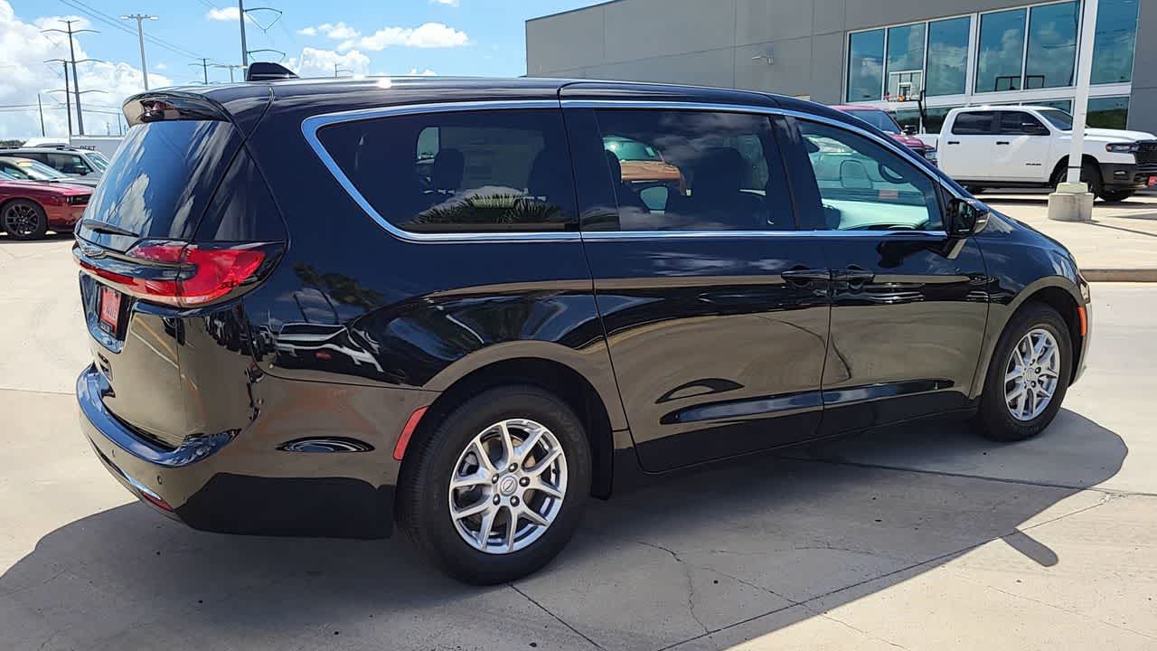 Thumbnail: 2026 Chrysler Pacifica - 8