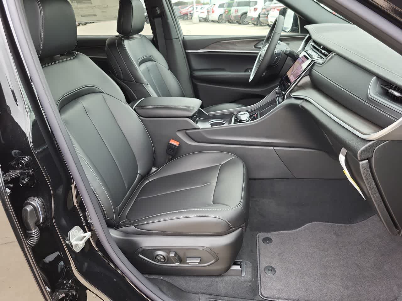 Thumbnail: 2025 Jeep Grand Cherokee - 22