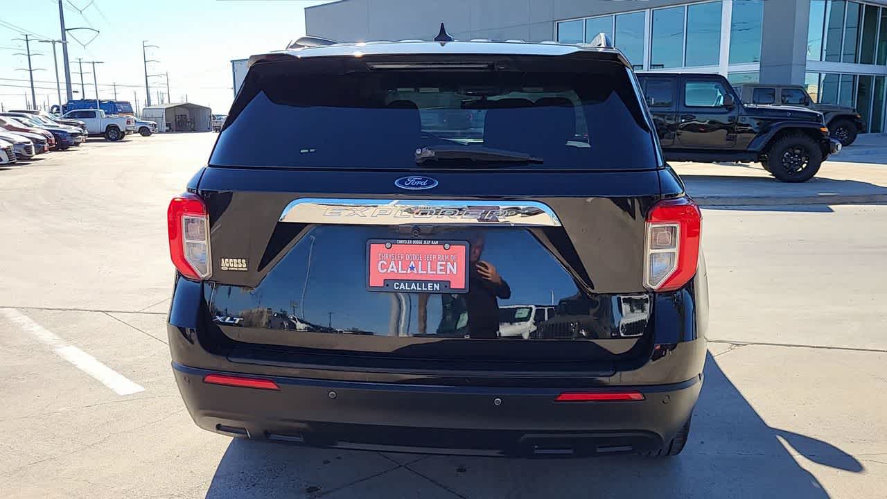 Thumbnail: 2022 Ford Explorer - 7