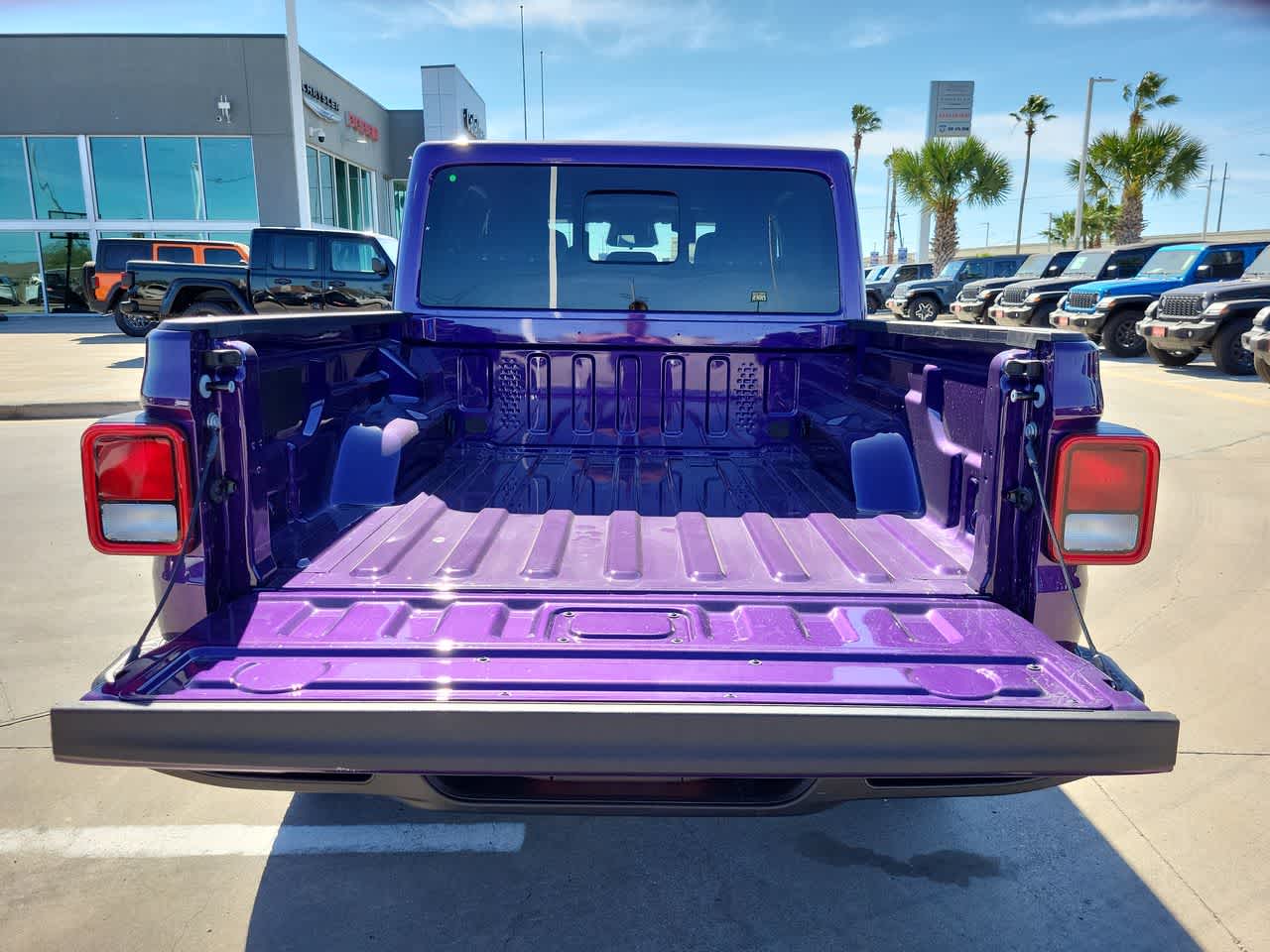 Thumbnail: 2026 Jeep Gladiator - 27